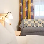 فندق فورديروناش فندق 3*